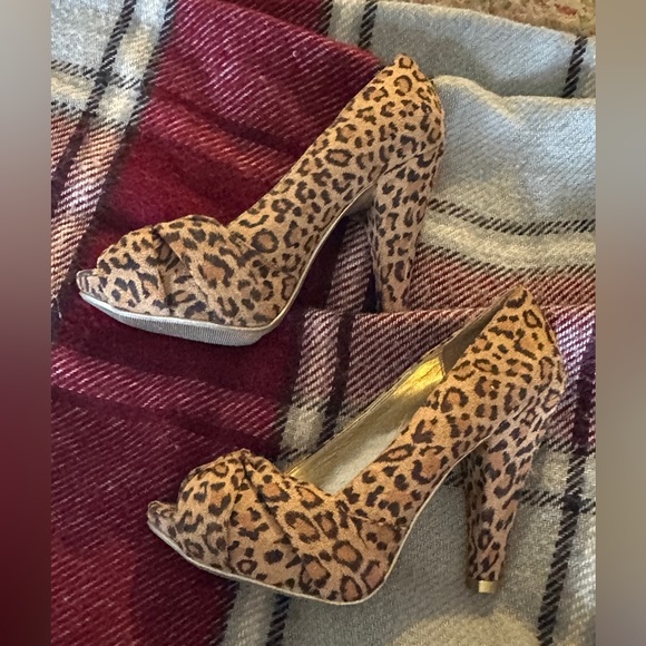 Sheikh 4” heels open toe animal print Size 6.5 never been worn - Picture 2 of 4